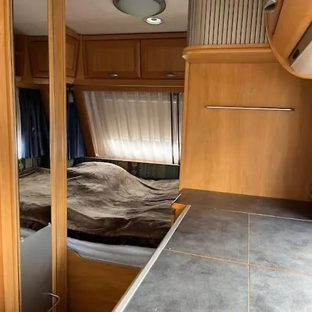 Schlaflodge Wohnwagen In Idyllischer Ahrenshagen-Daskow